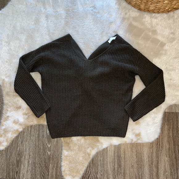 ASTR Twist Back V-Neck Ribbed Sweater in Olive S - Picture 7 of 11